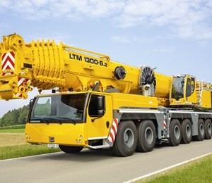 liebherr-at-ltm-1300-6-2-driving-position-yellow